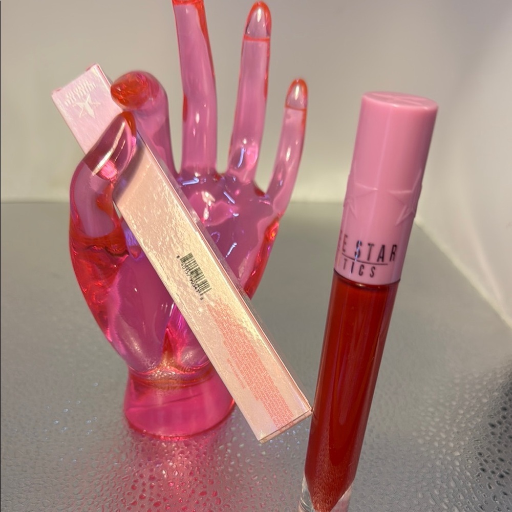Jeffree Star Red Lipstick Glossy Finish - Picture 1 of 4